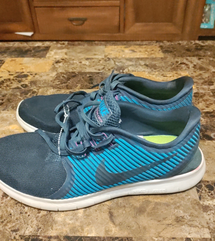🔥🔥 WOMEN’S SIZE 9.5 NIKE FREE RN CMTR BLUE RUNNI